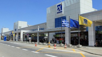 Επιστρέφουν 400 Έλληνες από Βρετανία – Όλο το κυβερνητικό σχέδιο για τους επαναπατρισμούς