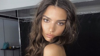 Γυμνή στο παράθυρο του σπιτιού της η Emily Ratajkowski (pic)
