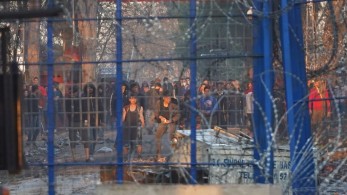 Νέα επεισόδια στον Έβρο: Μπήκαν στην μάχη… ανεμιστήρες (pics)