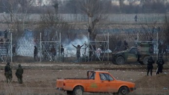 Έβρος: Ετοιμάζονται για ρίψη χημικών οι μετανάστες (pics & vids)