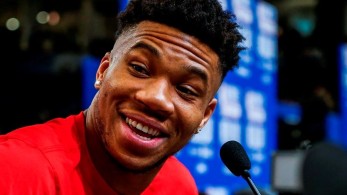Giannis: «Δεν είμαι καλύτερος από τον Τζόρνταν»