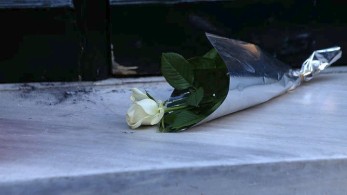 Το γραφείο στη Θεσσαλονίκη που κηδεύει μέσω Skype και YouTube…