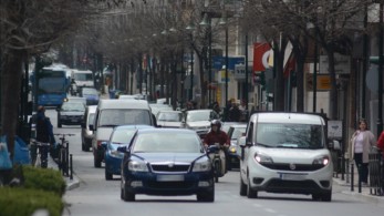 Λάρισα: Τα μέτρα πήγαν… περίπατο