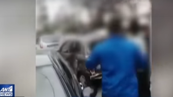 Μυτιλήνη: Η στιγμή της επίθεσης σε μέλη ΜΚΟ με κλωτσιές και ύβρεις (vid)