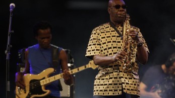 Κορωνοϊός – Γαλλία: Πέθανε ο θρυλικός σαξοφωνίστας Μάνου Ντιμπάνγκο