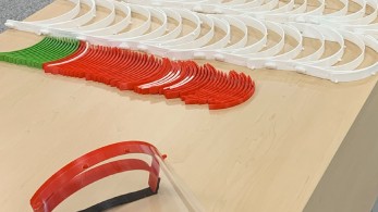 Ασπίδες για γιατρούς από το Blue Lab του δήμου Πειραιά (vids)