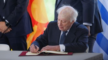 Συμφωνία των Πρεσπών: Έτσι παγίδεψε ο Νίμιτς Σκόπια και Αθήνα