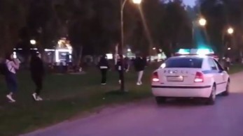 Πάτρα: Η αστυνομία απομακρύνει ανεύθυνους πολίτες από το Νότιο Πάρκο (pics)