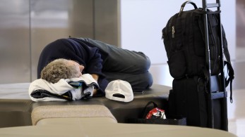 Χάος στα αεροδρόμια από τις απεργίες εργαζομένων