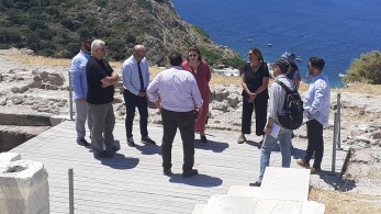 Αυτοψία Μενδώνη σε μνημεία και έργα στις Κυκλάδες