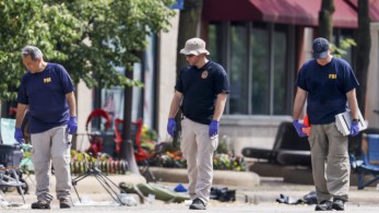 ΗΠΑ: Ο δράστης του Χάιλαντ Παρκ ντύθηκε γυναίκα και έφυγε μαζί με το πλήθος