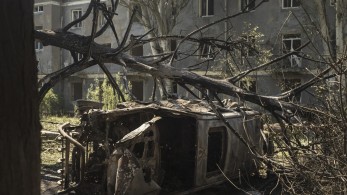 Ουκρανία: “Αδιάκοπος” βομβαρδισμός του Ντονέτσκ – Νέα αμερικανική βοήθεια στο Κίεβο