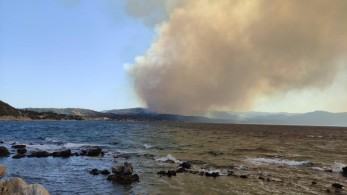 Μυτιλήνη: Πυρκαγιά – Προληπτική εκκένωση των Βατερών