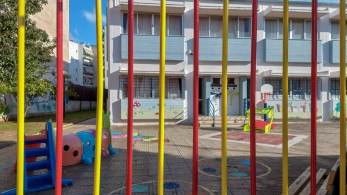 Προσλαμβάνονται 15.495 σχολικές καθαρίστριες