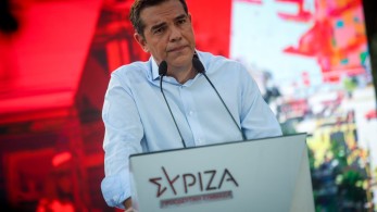 Γελάει ο κόσμος με το κουτόχορτο που μοιράζει ο Αλέξης