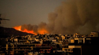Φωτιά στην Πεντέλη: Μήνυμα του 112 για εκκένωση της Παλλήνης