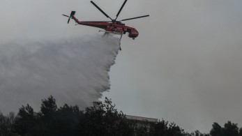 Εκπρόσωπος πυροσβεστικής: Στην Πεντέλη ξεκίνησαν σχεδόν ταυτόχρονα δύο πυρκαγιές