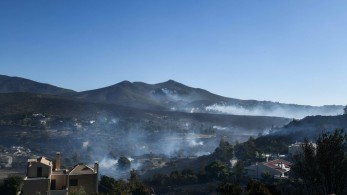 Συστάσεις Πνευμονολόγων: Τι πρέπει να κάνουν όσοι βρίσκονται κοντά στη φωτιά