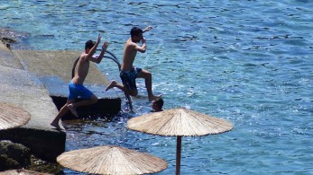 «Καμίνι» με 43άρια η χώρα το Σαββατοκύριακο- Παρατεταμένος καύσωνας και στην Αττική