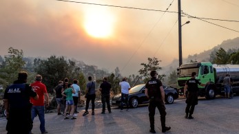 Φωτιά στα Μέγαρα: Ενισχύθηκαν οι δυνάμεις της  πυροσβεστικής