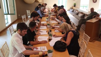 Γλυκάνισος: Η πρώτη ανάγνωση σεναρίου των ηθοποιών της νέας σειράς του ΣΚΑΪ