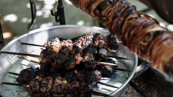 Η Τουρκία οικειοποιείται… κοκορέτσι και ιμάμ μπαϊλντί