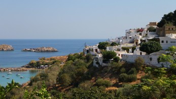 Πόλος έλξης η Ελλάδα για επισκέπτες με χοντρά πορτοφόλια