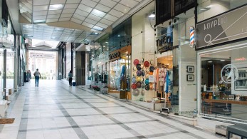 Ξεκινούν επίσημα τη Δευτέρα οι εκπτώσεις