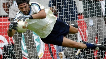 Ο 44χρονος Μπουφόν δήλωσε ότι θα παίζει μέχρι τα 55 του