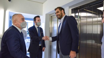 Επίσκεψη Μαρινάκη στην εταιρεία Uni-Pharma