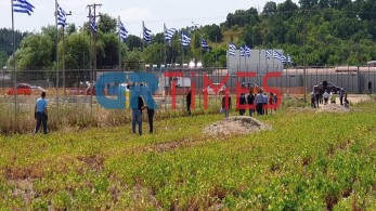Έβρος: Ύψωσαν 30 ελληνικές σημαίες κοντά στα ελληνοτουρκικά σύνορα – Τι συμβολίζει η κάθε μία