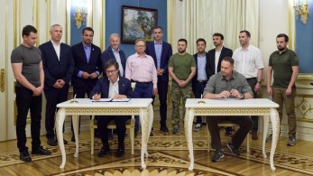 Στο Κίεβο ο Κ. Μπακογιάννης για την υπογραφή μνημονίου συνεργασίας με σκοπό την ανοικοδόμηση της Ουκρανίας