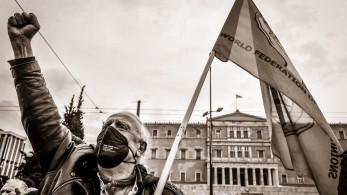 Ο Μάνος Βουλαρίνος: Εμφυτη απέχθεια για τη δημοκρατία