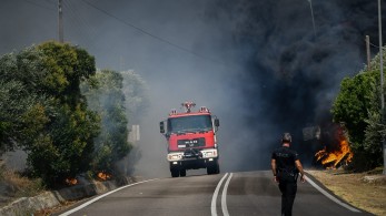 Μεγάλη φωτιά στα Κρέστενα- Ενισχύθηκαν οι πυροσβεστικές δυνάμεις