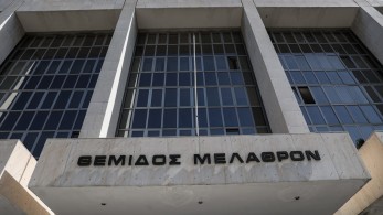 Πρώην παίκτης ριάλιτι ο άντρας που εισέβαλε στο Εφετείο –Βρέθηκαν βαλίτσες με 1,5 εκατ. ευρώ
