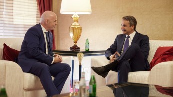 Συνάντηση Μητσοτάκη με τον πρόεδρο της FIFA στο Κατάρ