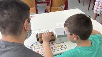 Pop2See Smart Class: Συσκευή για τους τυφλούς μαθητές