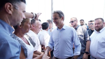 Στο Συντονιστικό Κέντρο Επιχειρήσεων ο Μητσοτάκης