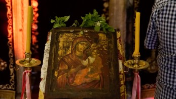 Η Θεομήτωρ εκοιμήθη και μετέστη – Η Ορθοδοξία γιορτάζει