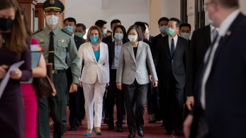 Κίνα: Κυρώσεις κατά της Ταϊπέι μετά την άφιξη Πελόζι-Νέες απειλές για “αναπόφευκτη” τιμωρία