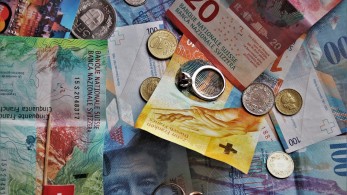 Κινδυνεύουν τα σπίτια δανειοληπτών σε ελβετικό-Χιλιάδες υπογραφές σε Κομισιόν και ελληνική Βουλή