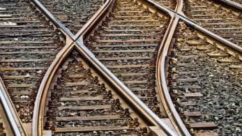 Θήβα: Τρένο παρέσυρε και ακρωτηρίασε 45χρονο