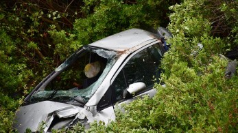 Εύβοια: Φορτηγό έπεσε σε γκρεμό – Νεκρός ο οδηγός, τραυματίστηκε ανήλικος