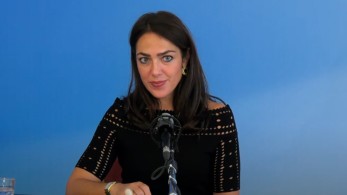 Προσωπικός βοηθός: «Προχωράμε στην υλοποίηση, πιστοί στις δεσμεύσεις μας», δηλώνει η Μιχαηλίδου