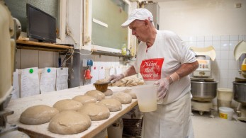 Eυρώπη: Η ακριβή ενέργεια γονατίζει τις μικρομεσαίες επιχειρήσεις