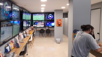 ΤΖΟΚΕΡ: Φρενίτιδα για το μεγαλύτερο τζακ ποτ της πενταετίας-11.800.000 ευρώ στην αποψινή κλήρωση