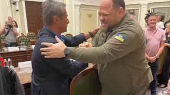 Στο εμπόλεμο Κίεβο ο Λοβέρδος – Επισκέφθηκε το ουκρανικό κοινοβούλιο