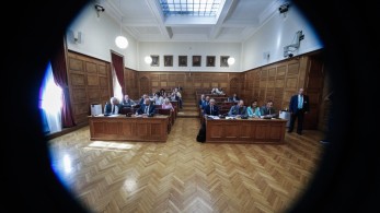 Της (επισυνδεδεμένης) αντιπολίτευσης το σιδηρούν κιγκλίδωμα