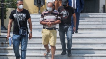 Αλεποχώρι: Δίωξη για απόπειρα ανθρωποκτονίας κατά συρροή σε βάρος του 70χρονου που πυροβόλησε ανήλικα