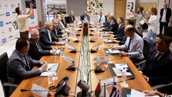 Συνάντηση Σταϊκούρα με εξαγωγείς: Ευοίωνες οι προοπτικές, μεγάλες οι προκλήσεις